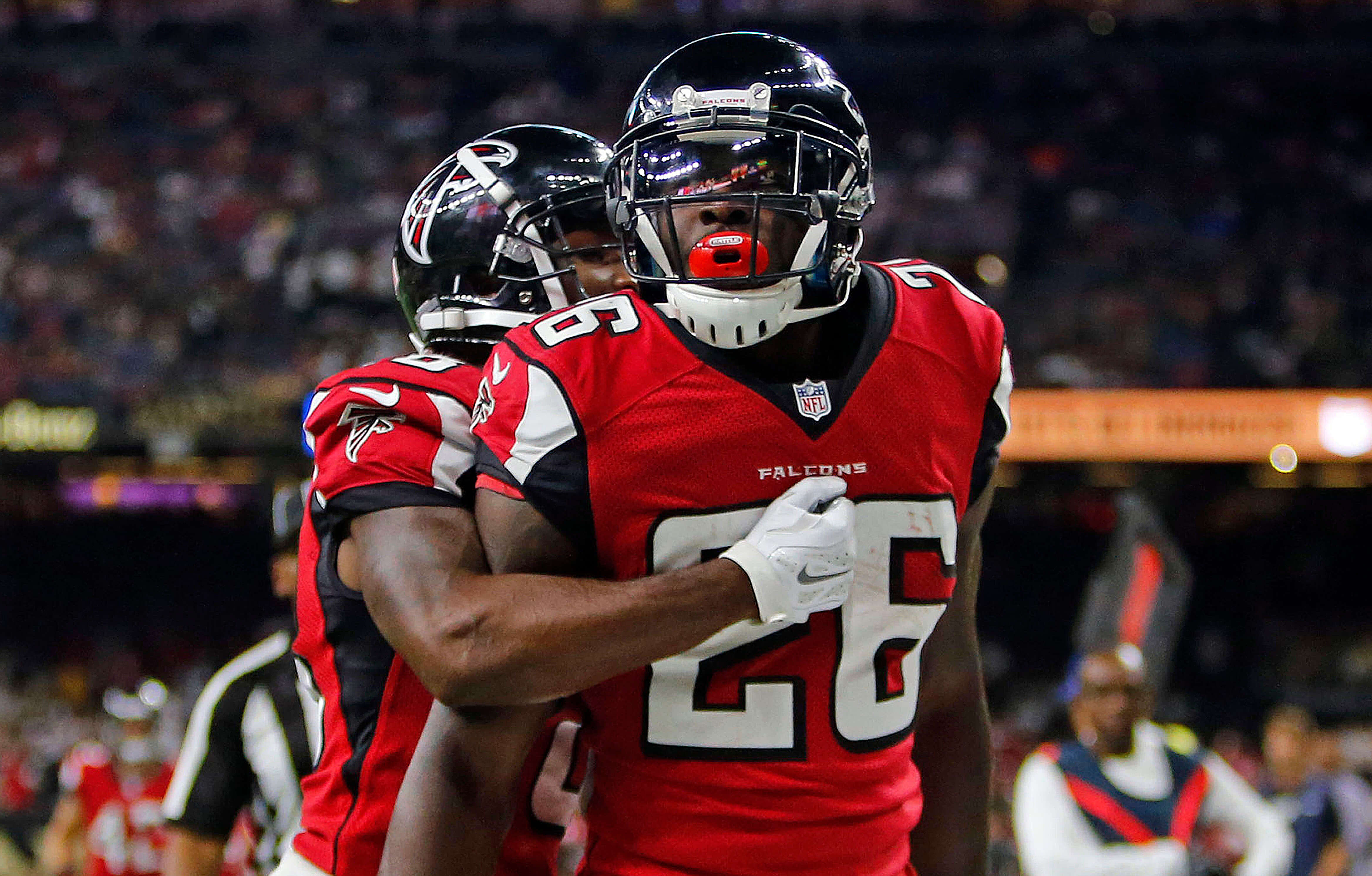 Falcons RB Tevin Coleman celebrates a touchdown vs the Saints.